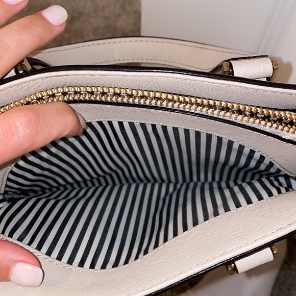 Kate Spade Cameron Street Lottie purse. - Picture 6 of 7